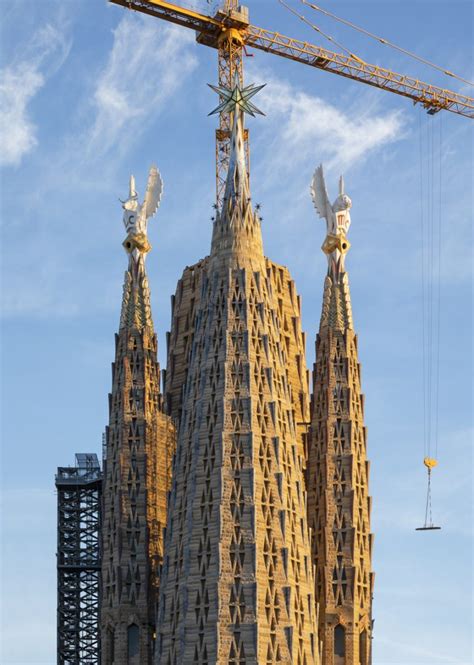 sagrada familia two towers